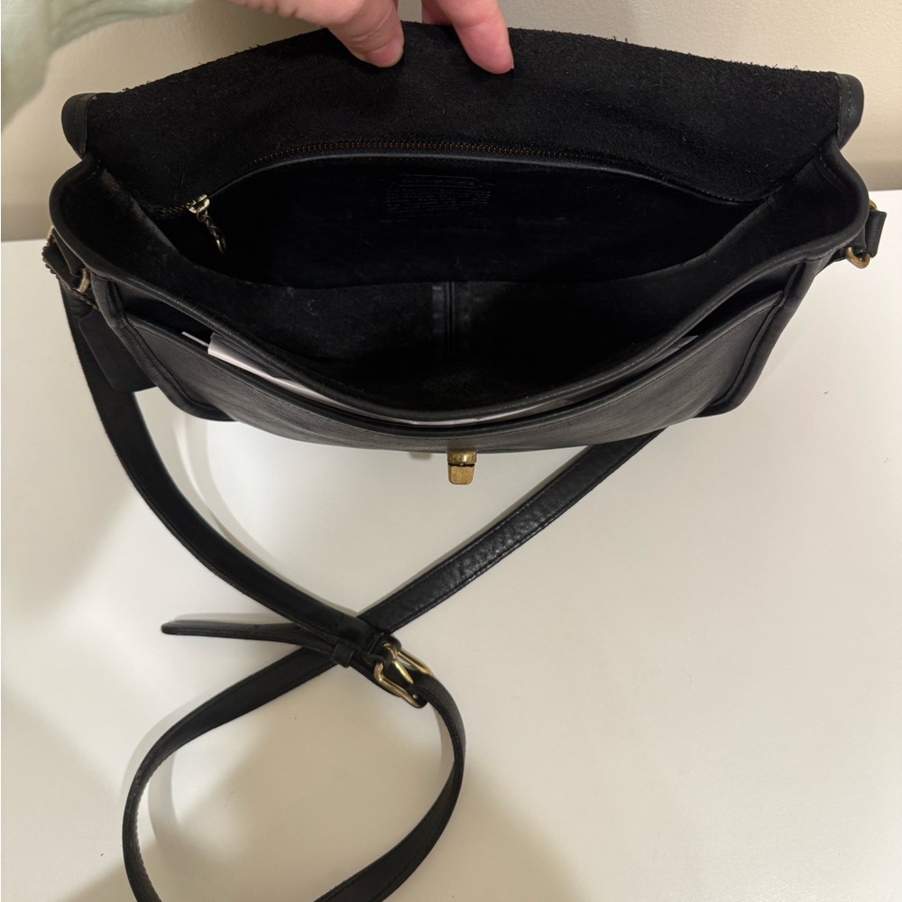 90s Vintage Coach City Bag Crossbody – Black Leather (Style 0064 203) - Picture 11 of 16